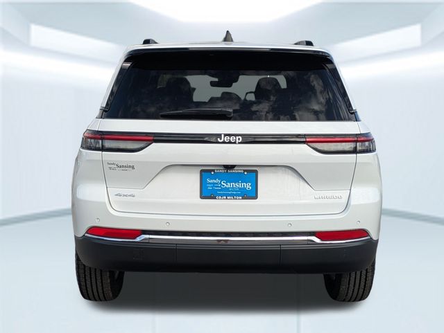 2025 Jeep Grand Cherokee Laredo photo 4