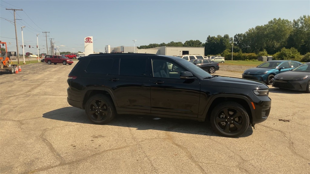 2023 Jeep Grand Cherokee Altitude photo 2