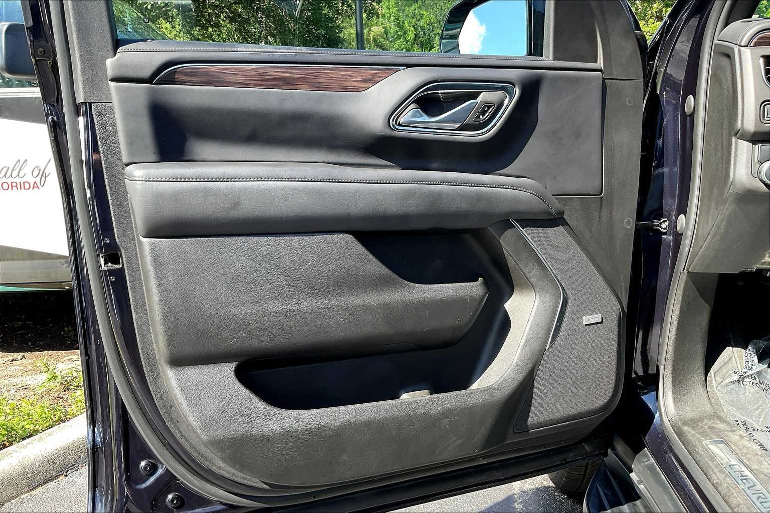 2023 Chevrolet Suburban LT photo 21