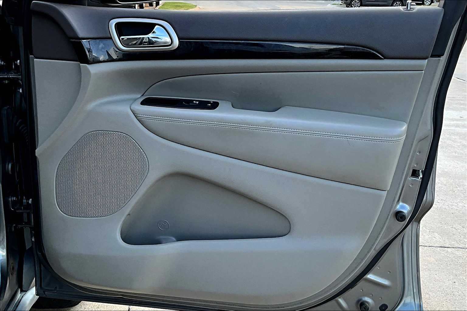 2012 Jeep Grand Cherokee Laredo photo 22