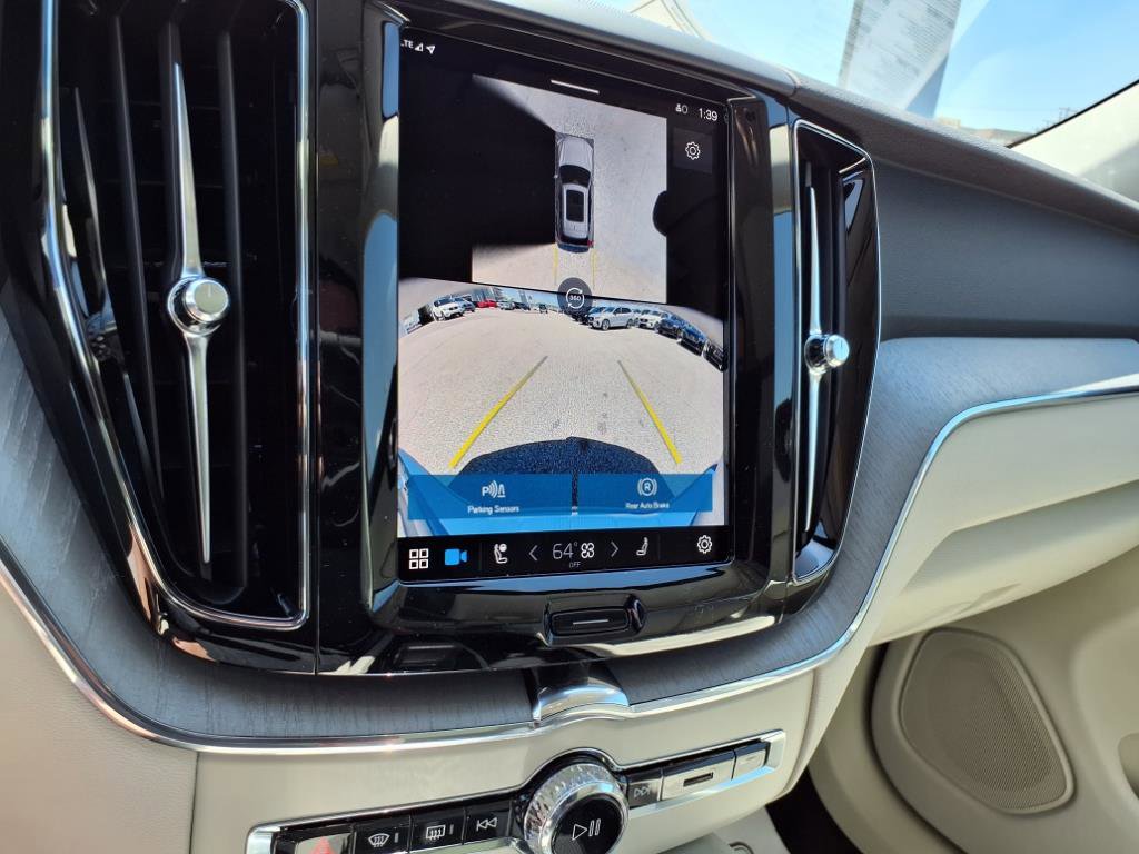 2025 Volvo XC60 Plus photo 20