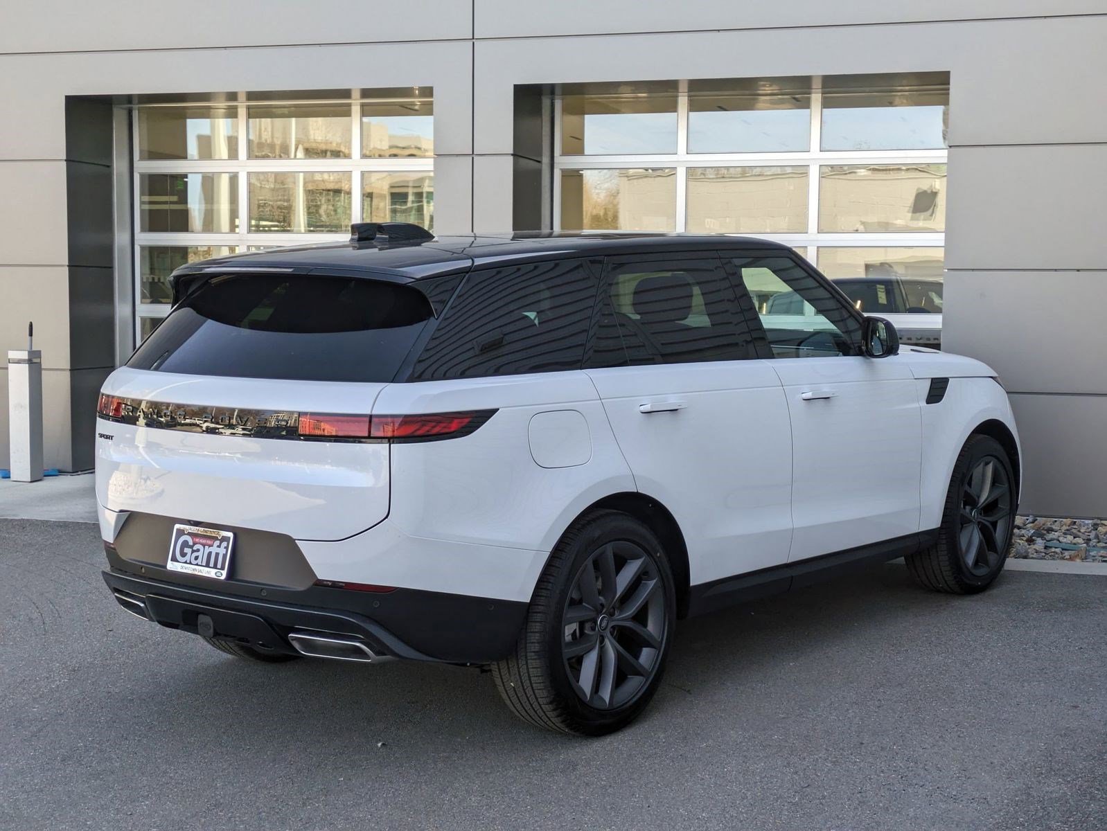 2025 Land Rover Range Rover Sport SE photo 2
