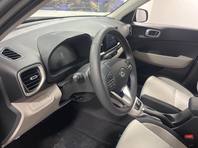 2026 Hyundai Venue SEL photo 9
