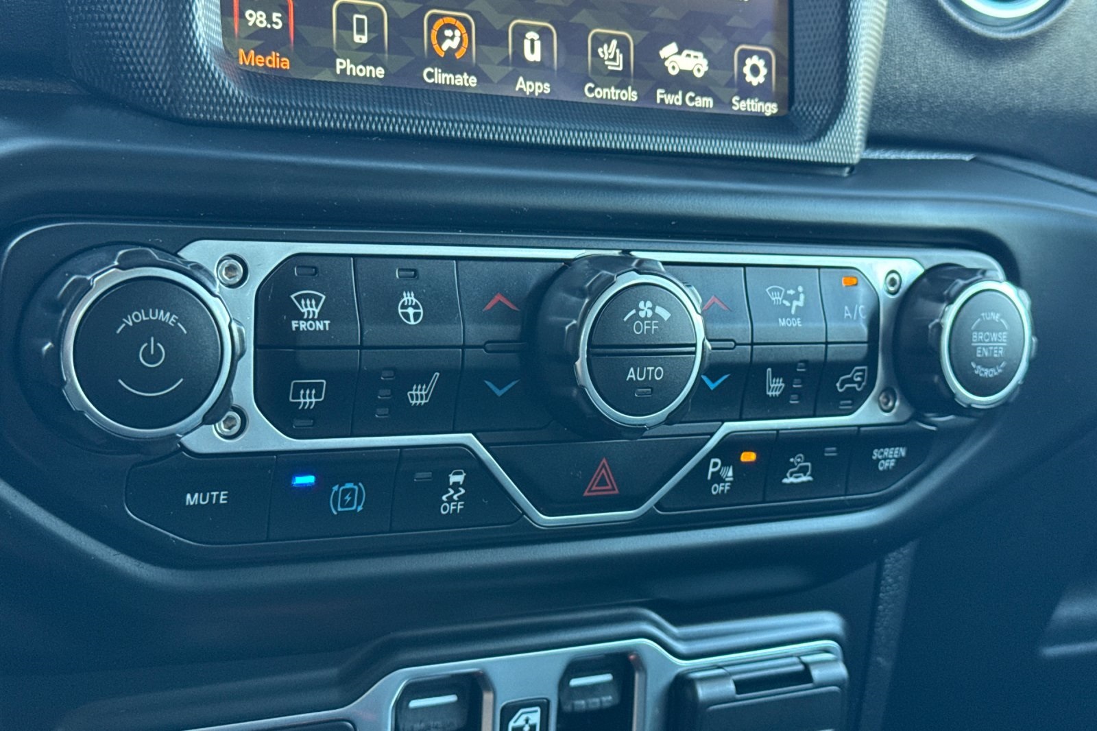 2021 Jeep Wrangler Unlimited Sahara 4xe photo 23