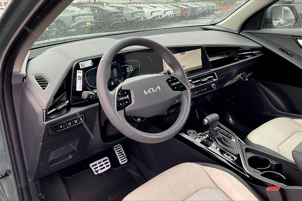 2025 Kia Niro SX Touring photo 5