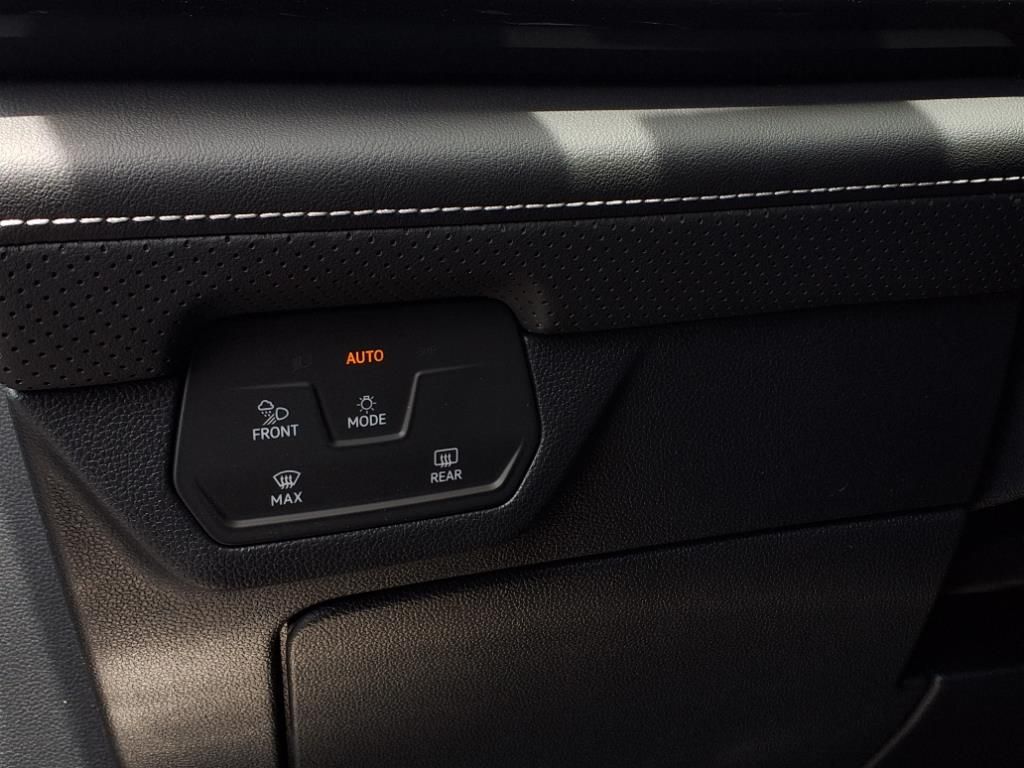 2025 Volkswagen Atlas Cross Sport SE Technology photo 11
