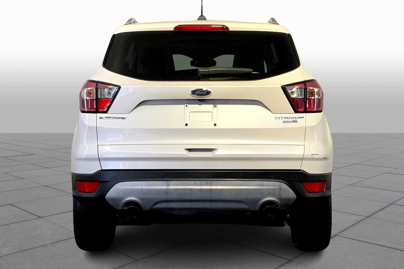 2017 Ford Escape Titanium photo 4