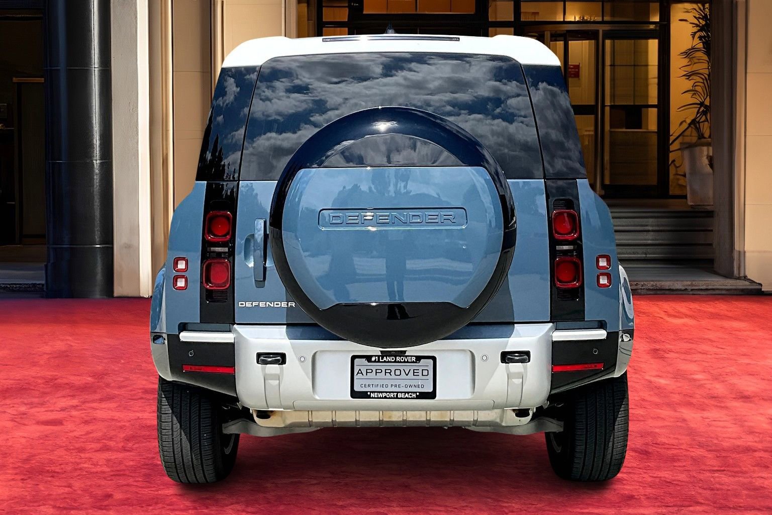 2025 Land Rover Defender 110 S photo 2