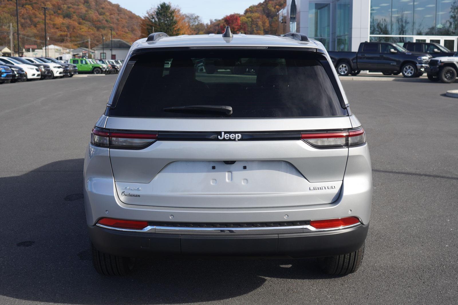 2025 Jeep Grand Cherokee Limited photo 3