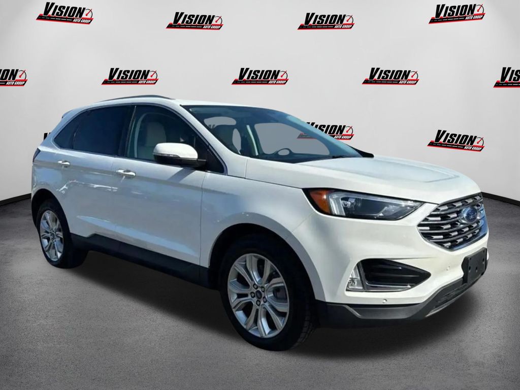 2022 Ford Edge Titanium photo 3
