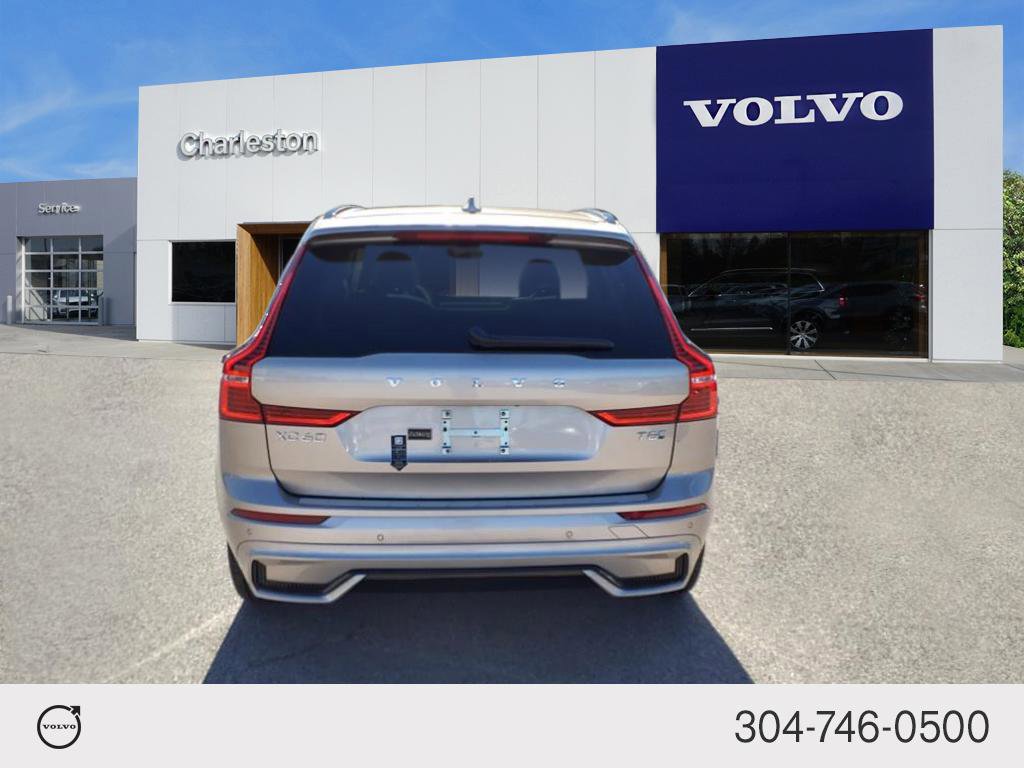 2025 Volvo XC60 Hybrid Plus photo 3