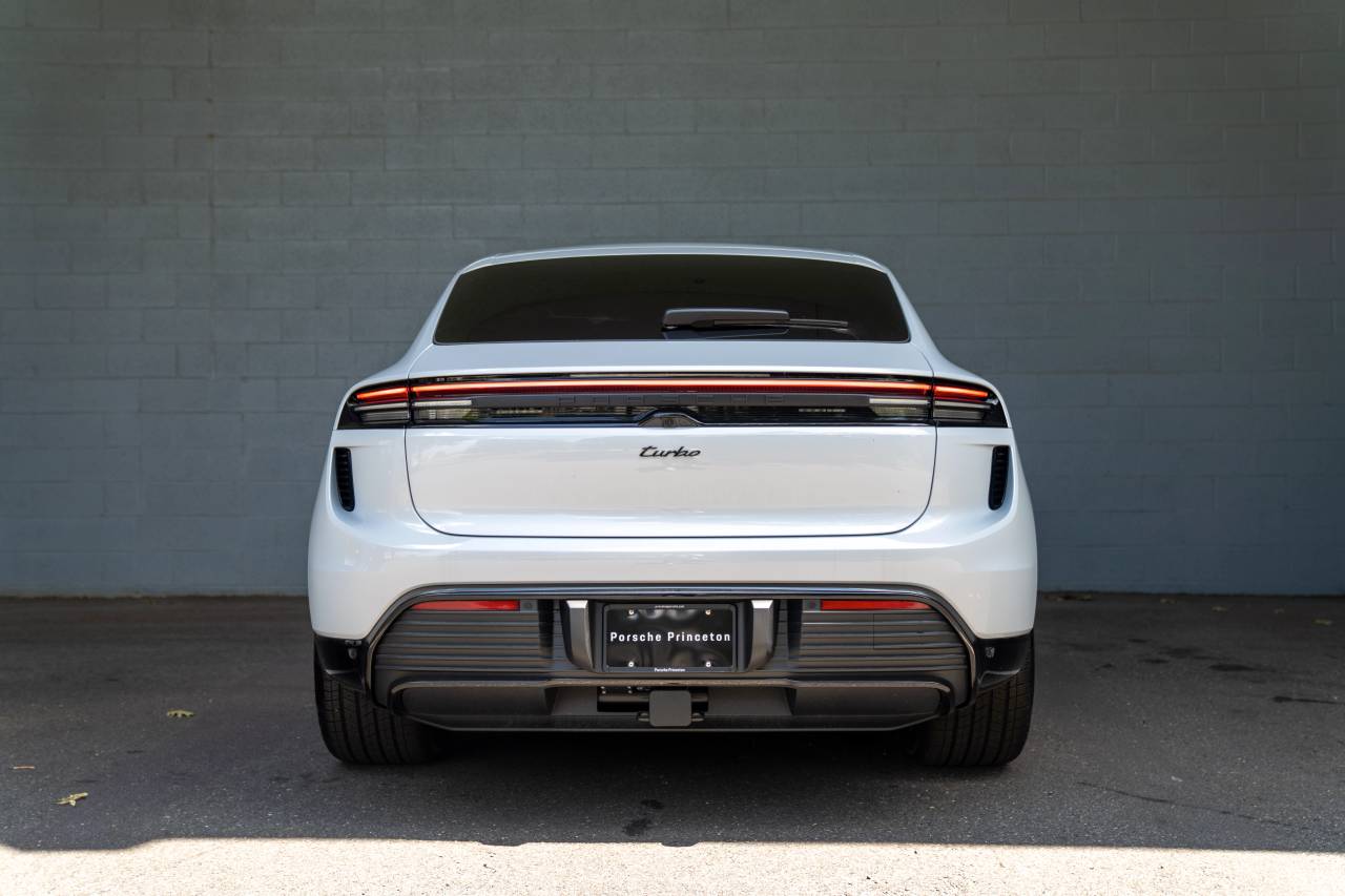 2025 Porsche Macan Turbo Electric photo 13