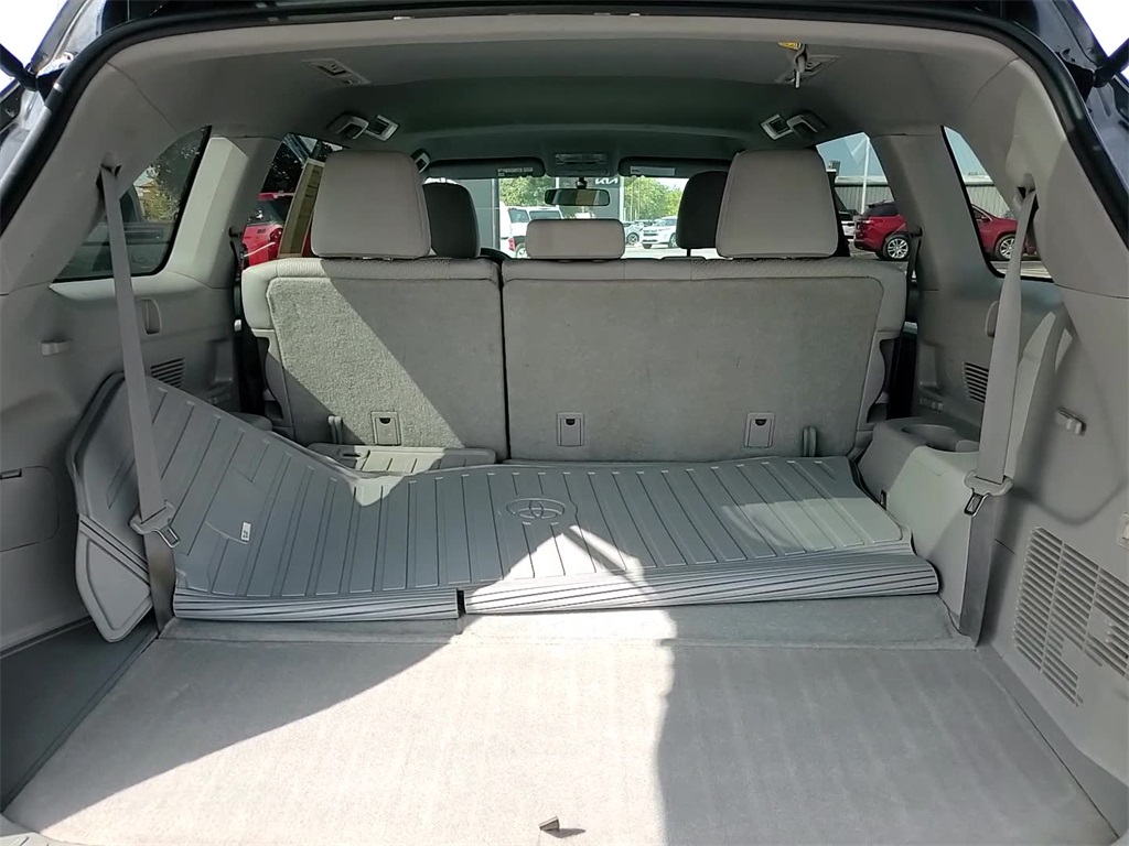 2015 Toyota Highlander LE photo 13