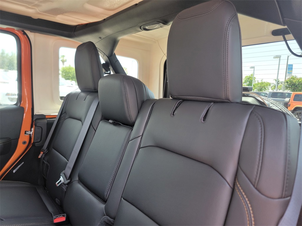 2025 Jeep Wrangler Sahara photo 9