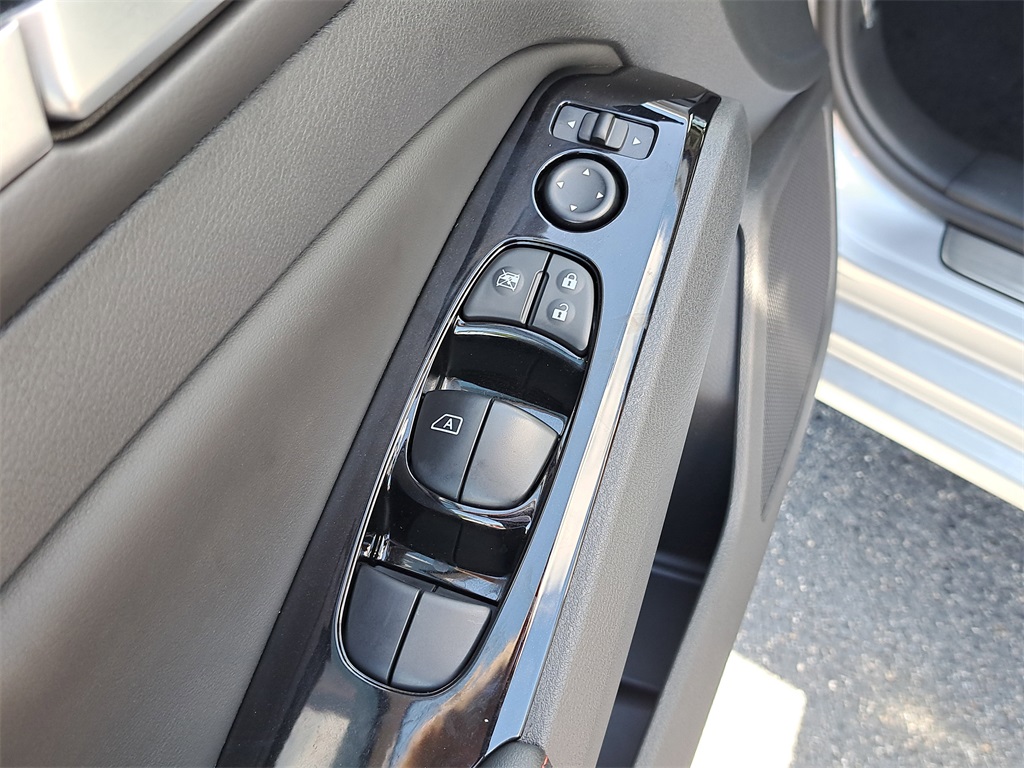 2025 Nissan Altima 2.5 SR photo 22