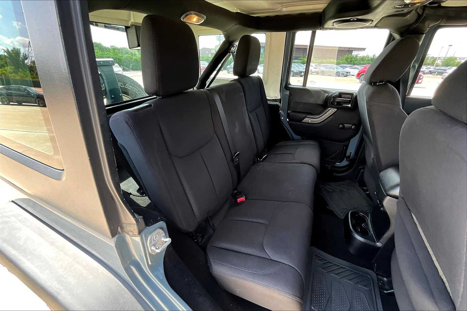 2014 Jeep Wrangler Unlimited Sport photo 17