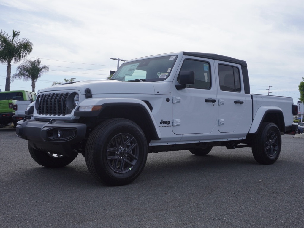 2025 Jeep Gladiator Sport photo 9