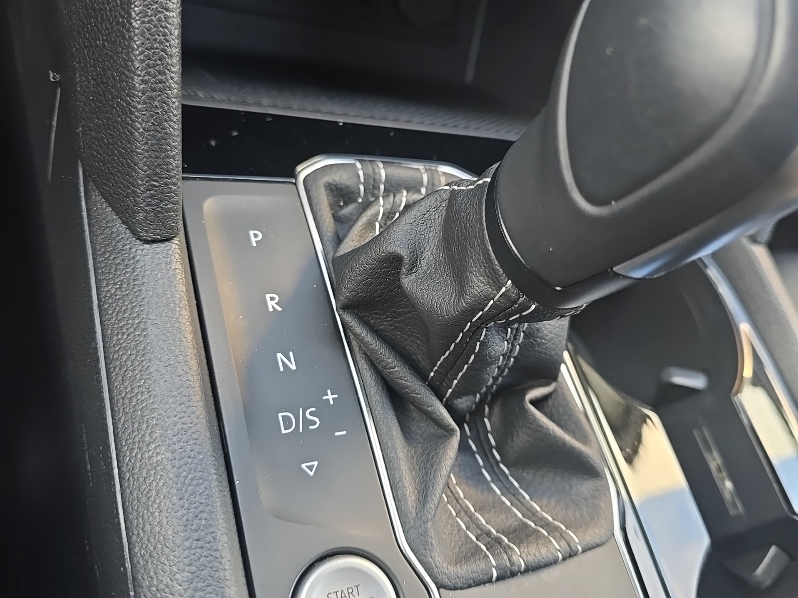 2022 Volkswagen Atlas V6 SEL R-Line photo 29