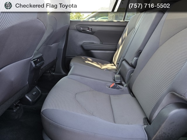 2022 Toyota Highlander LE photo 20