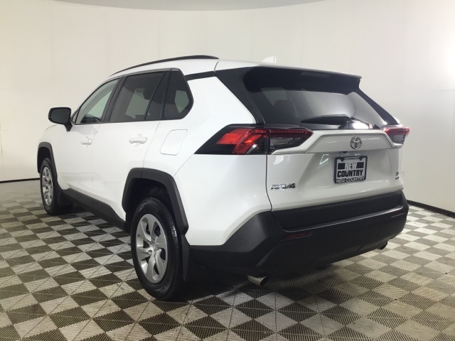 2021 Toyota RAV4 LE photo 4