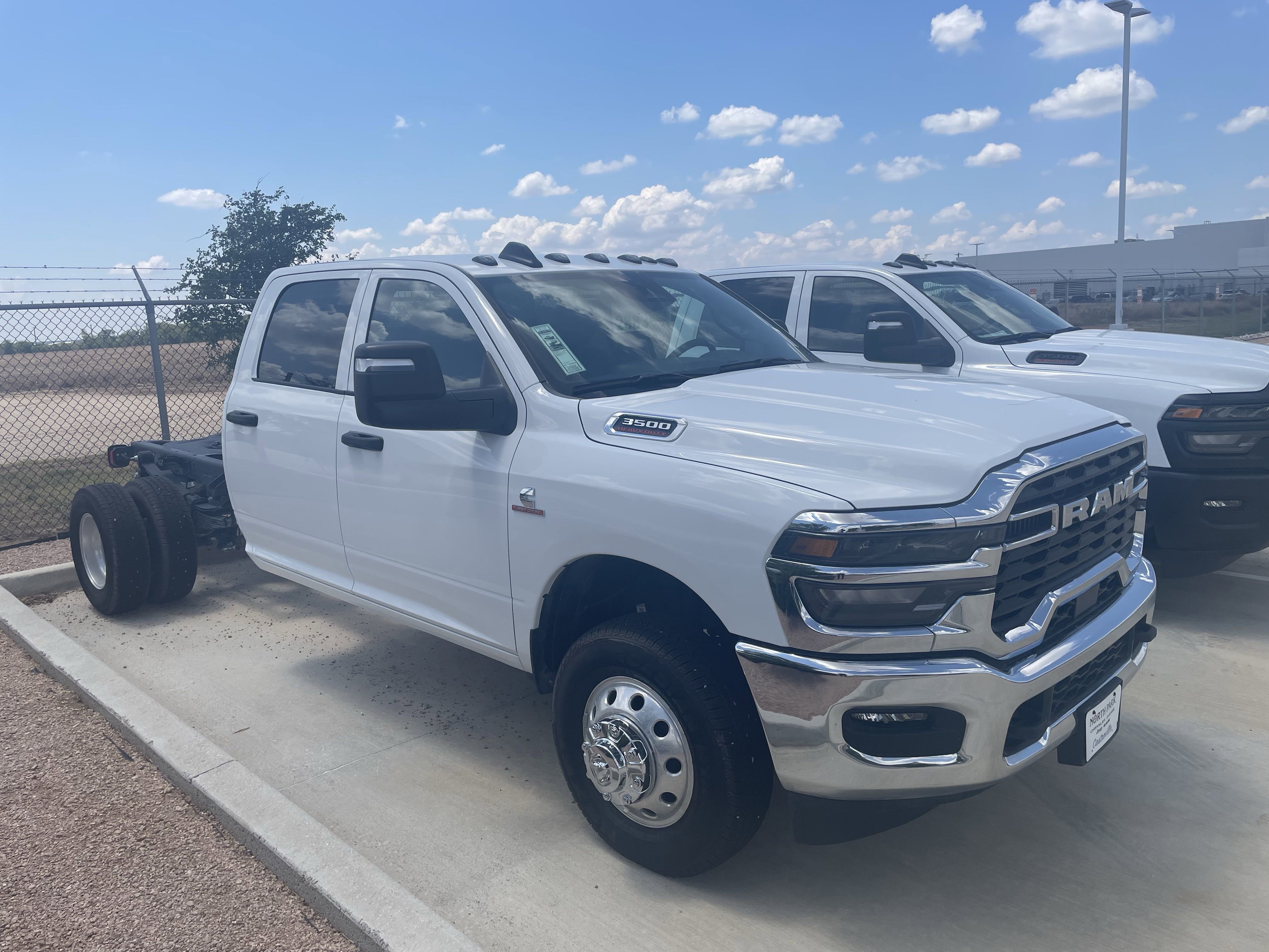 2025 Ram 3500 Tradesman photo 2