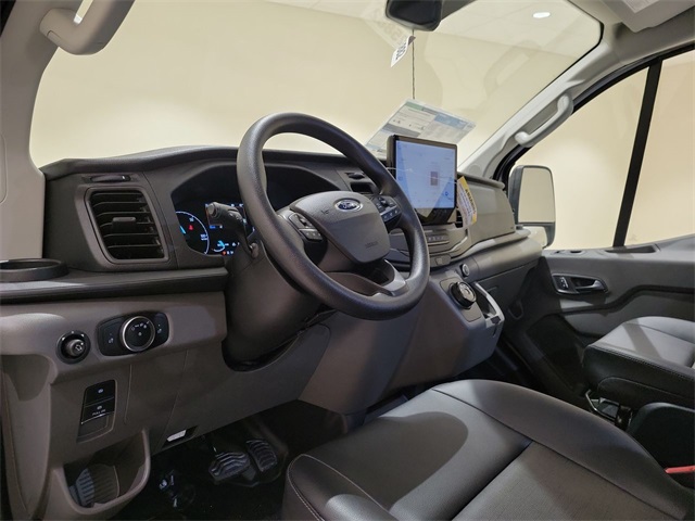 2022 Ford Transit photo 2