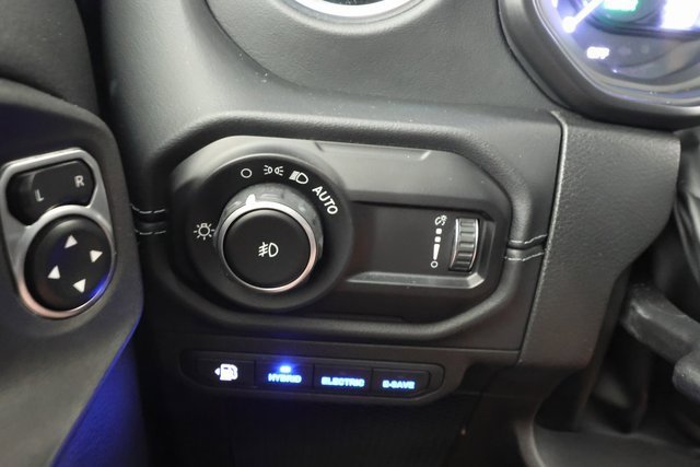 2024 Jeep Wrangler 4xe Sahara photo 18