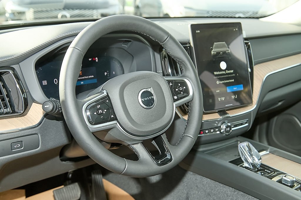 2026 VOLVO XC60 - Image 11