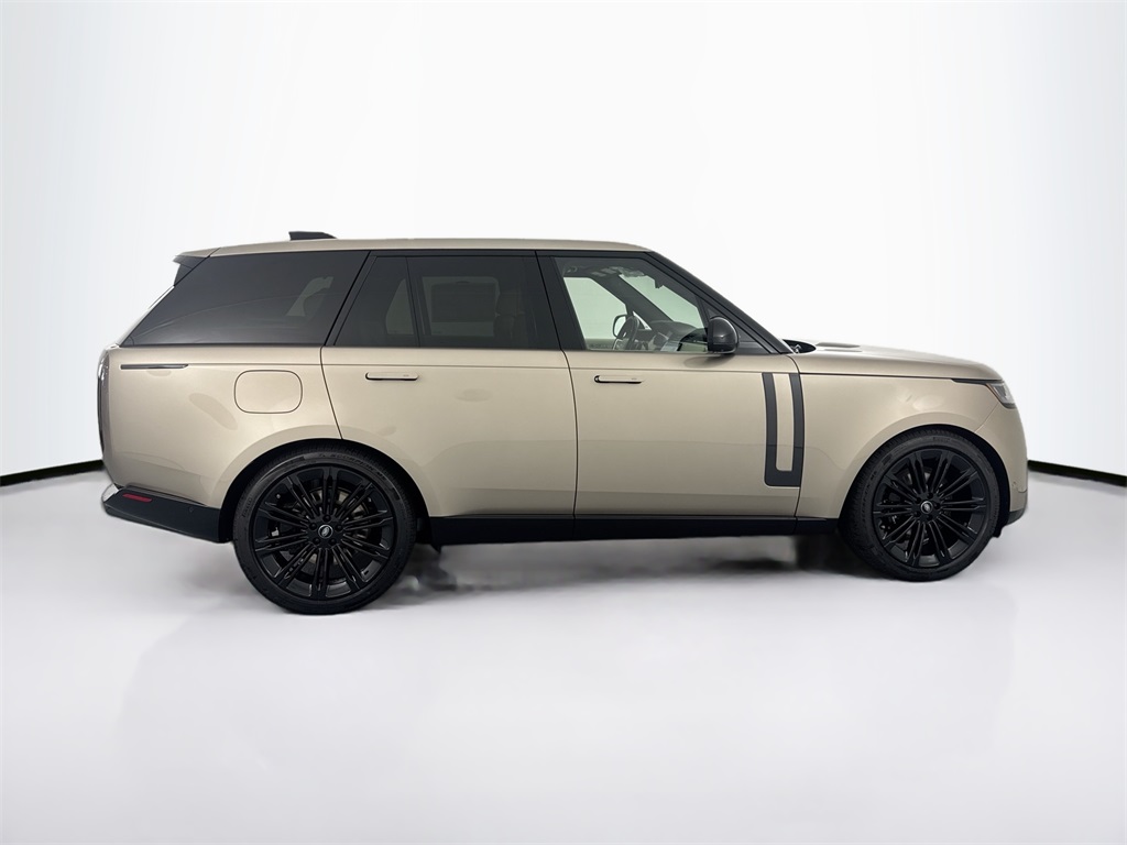 2025 Land Rover Range Rover SE photo 4