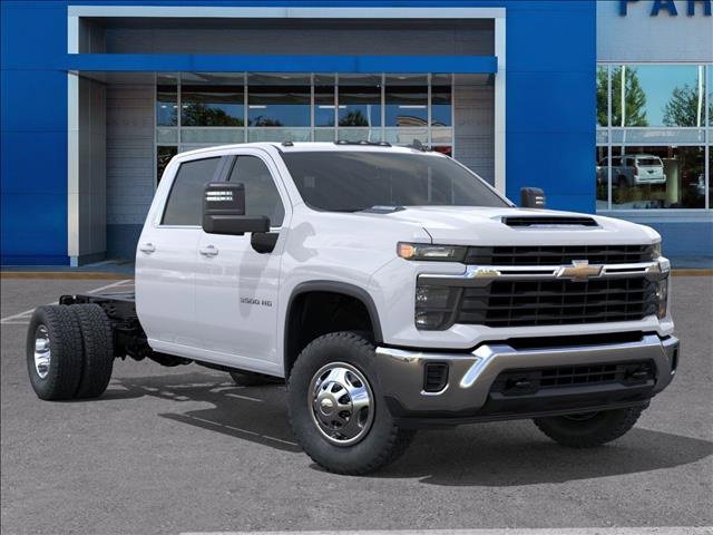 2025 Chevrolet Silverado 3500HD LT photo 4
