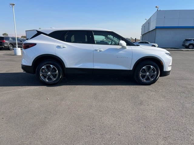2025 Chevrolet Blazer 2LT photo 2