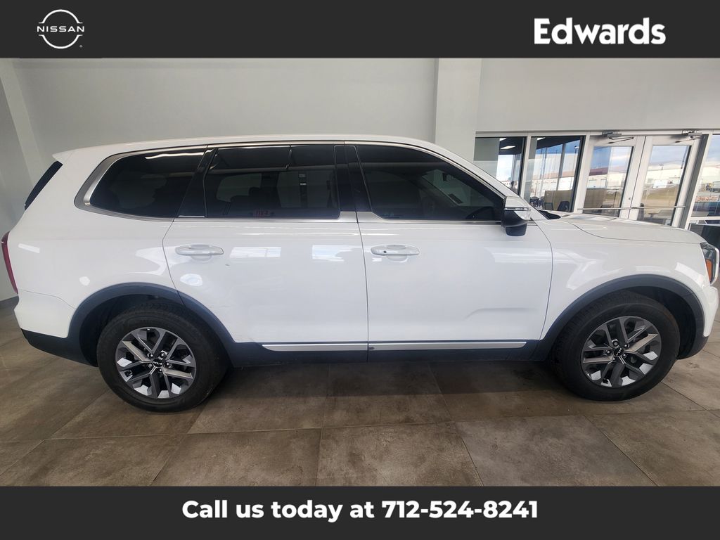 2023 Kia Telluride LX's photo