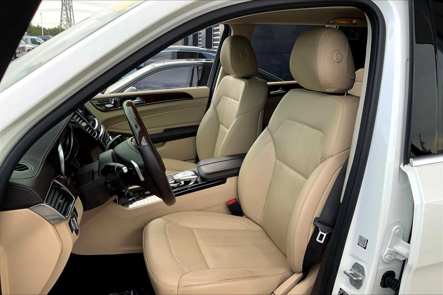 2017 Mercedes Benz GLS 450 4MATIC photo 6