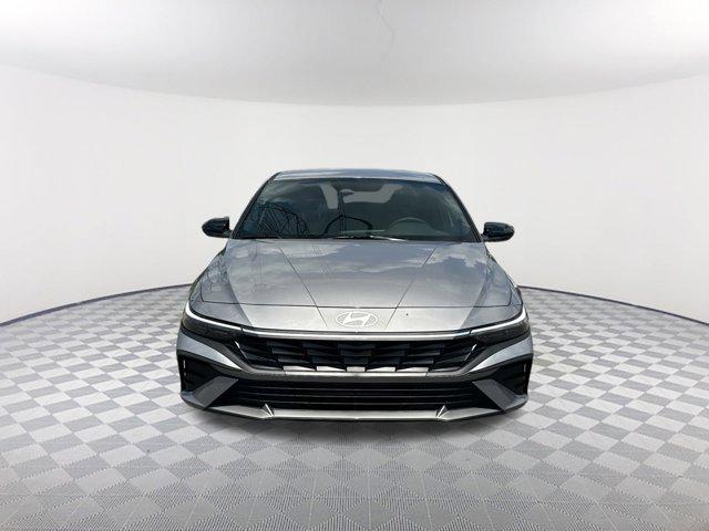 2025 Hyundai Elantra SEL Sport photo 2