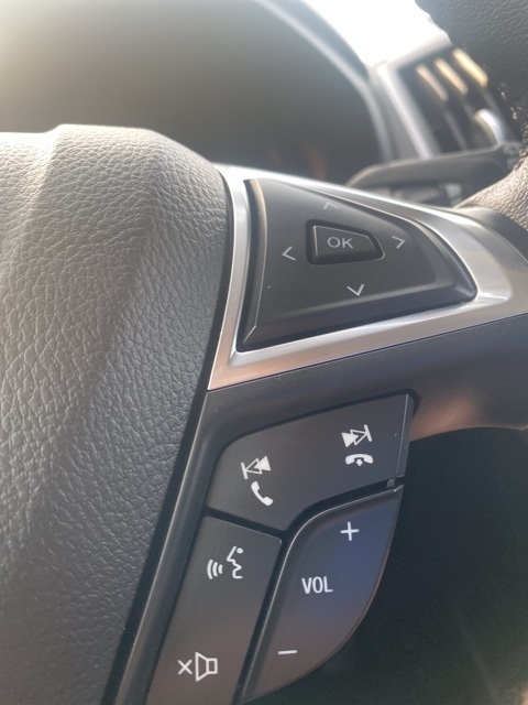 2022 Ford Edge SEL photo 23