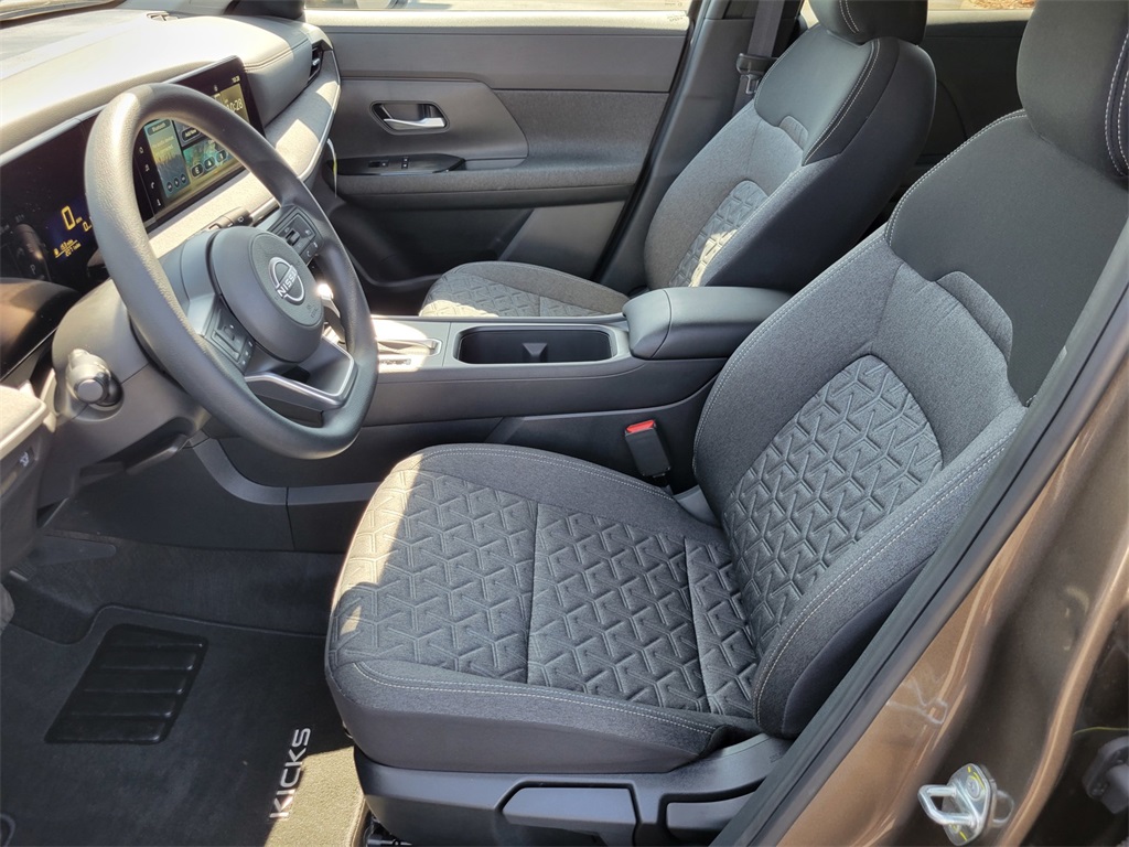 2025 Nissan Kicks SV photo 13