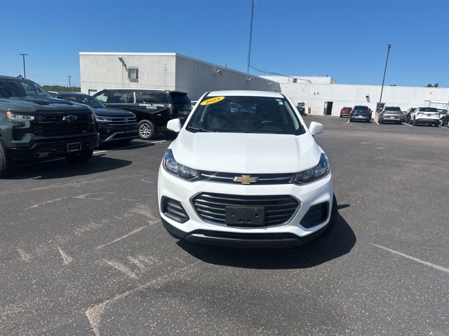 2022 Chevrolet Trax LS photo 2