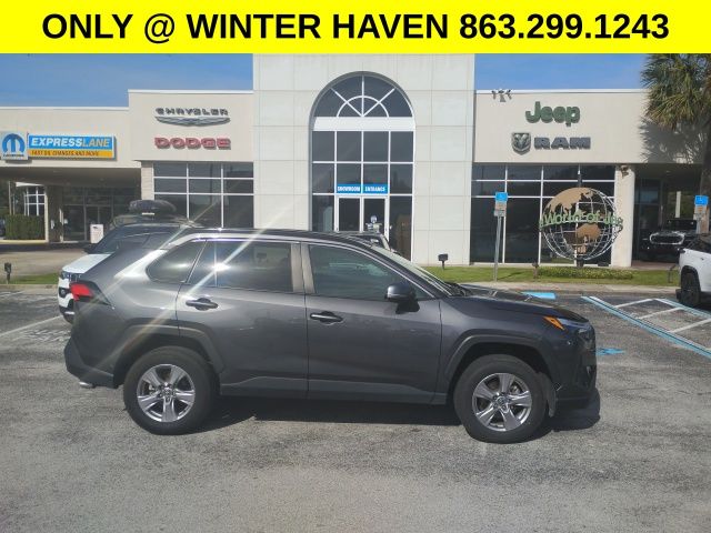 2024 Toyota RAV4 XLE's photo