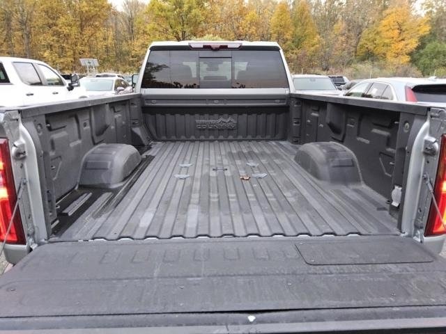 2024 Chevrolet Silverado 3500HD High Country photo 2