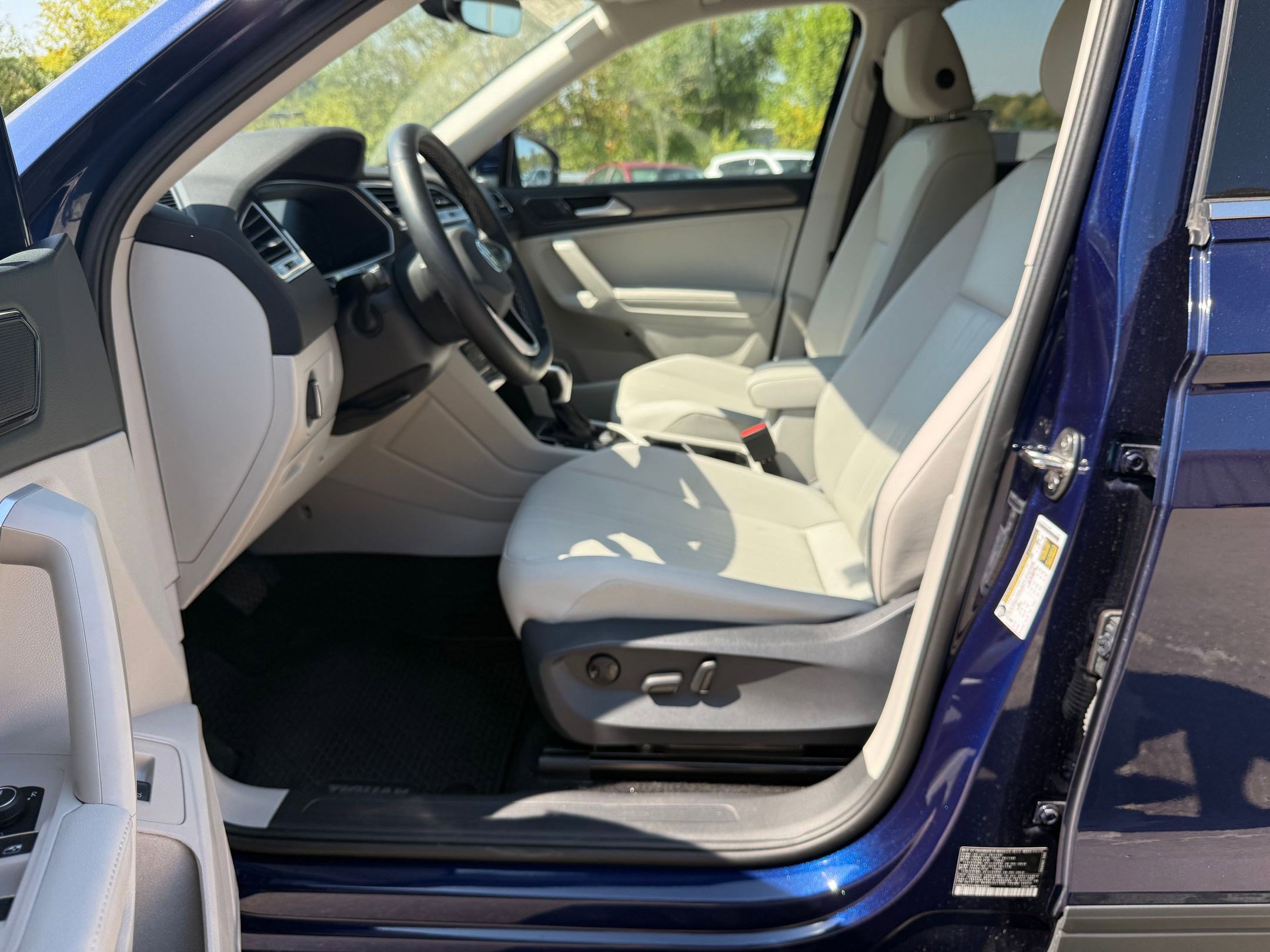 2024 Volkswagen Tiguan SE Wolfsburg Edition photo 4