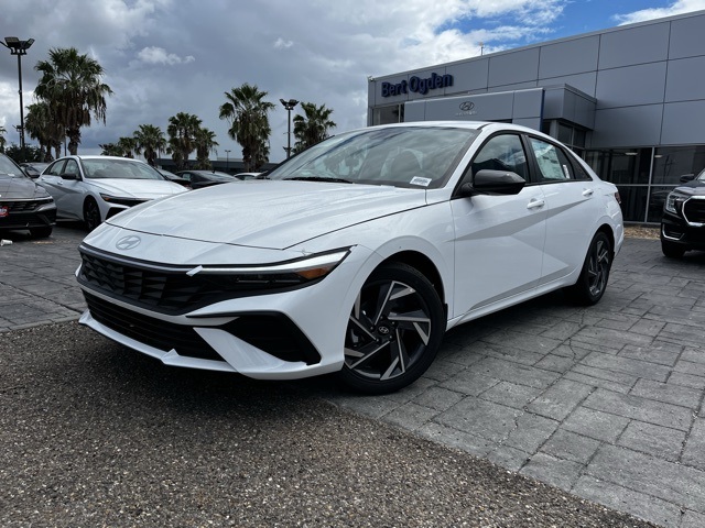 2025 Hyundai Elantra SEL Sport photo 3