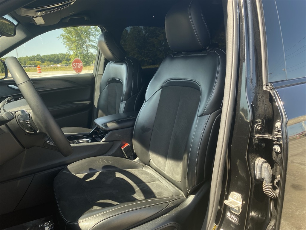 2023 Jeep Grand Cherokee Altitude photo 13