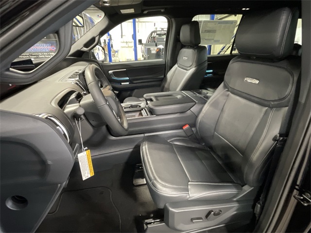 2025 Ford Expedition Platinum photo 16