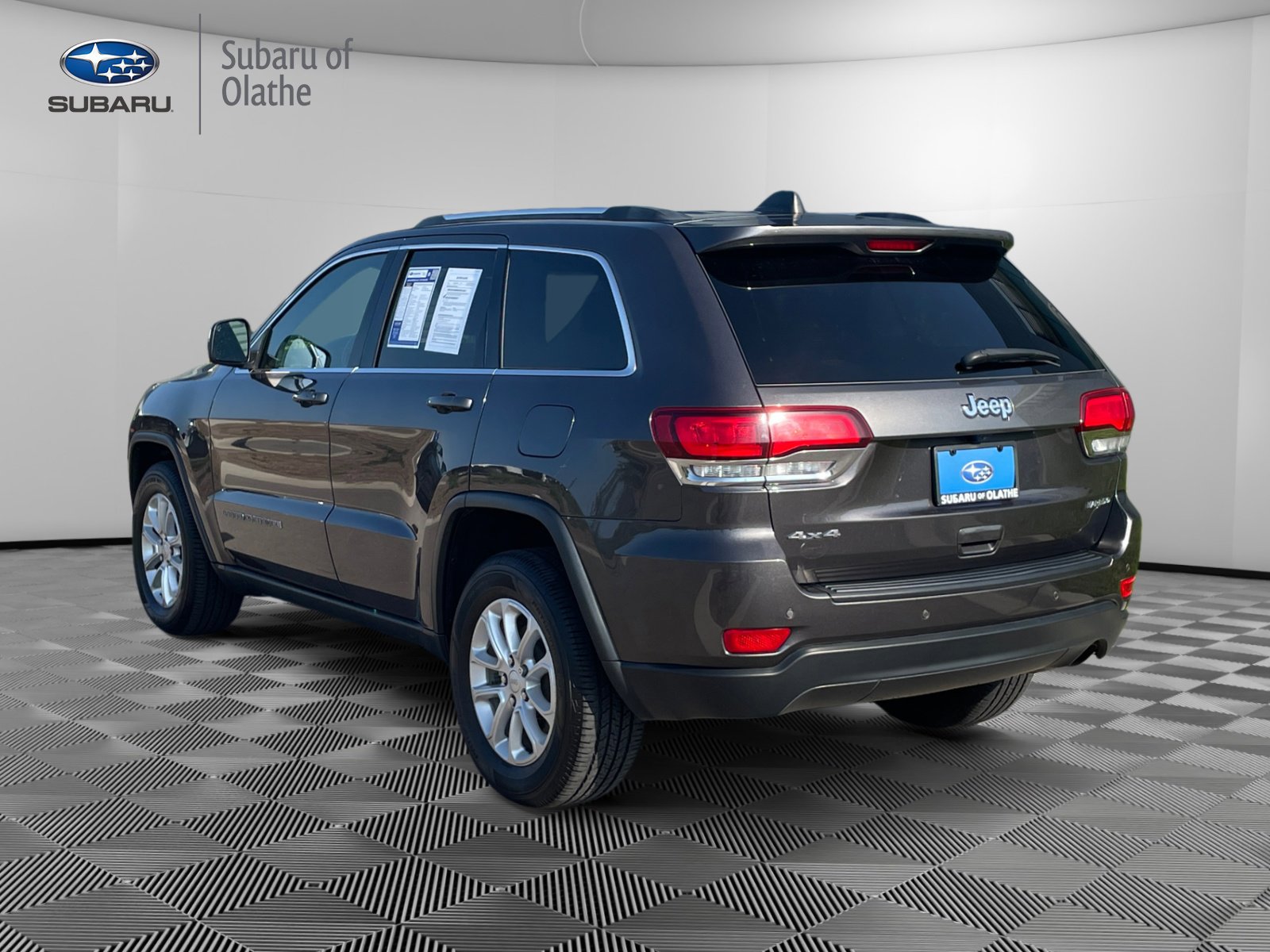 2021 Jeep Grand Cherokee Laredo E photo 2