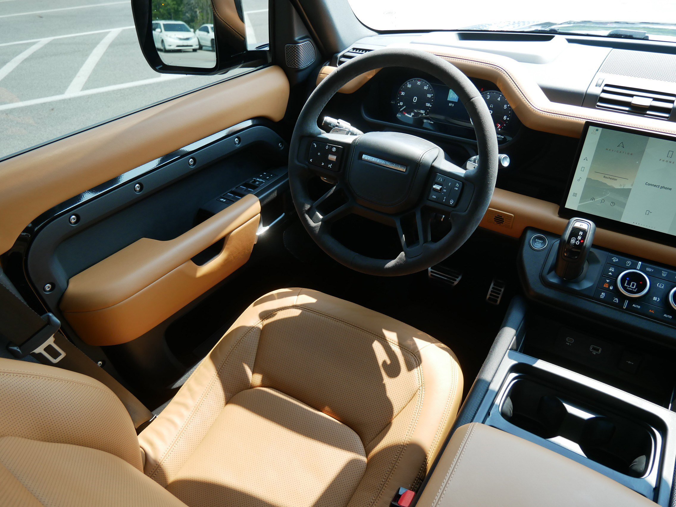 2024 Land Rover Defender V8 photo 9