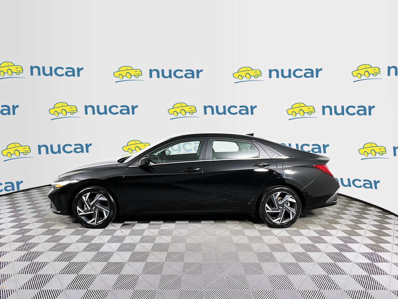 2024 Hyundai Elantra SEL Convenience photo 4