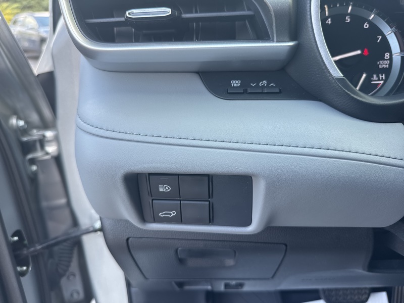 2021 Toyota Highlander XLE photo 22