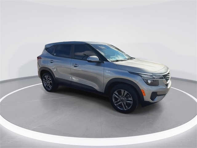 2021 Kia Seltos LX photo 2