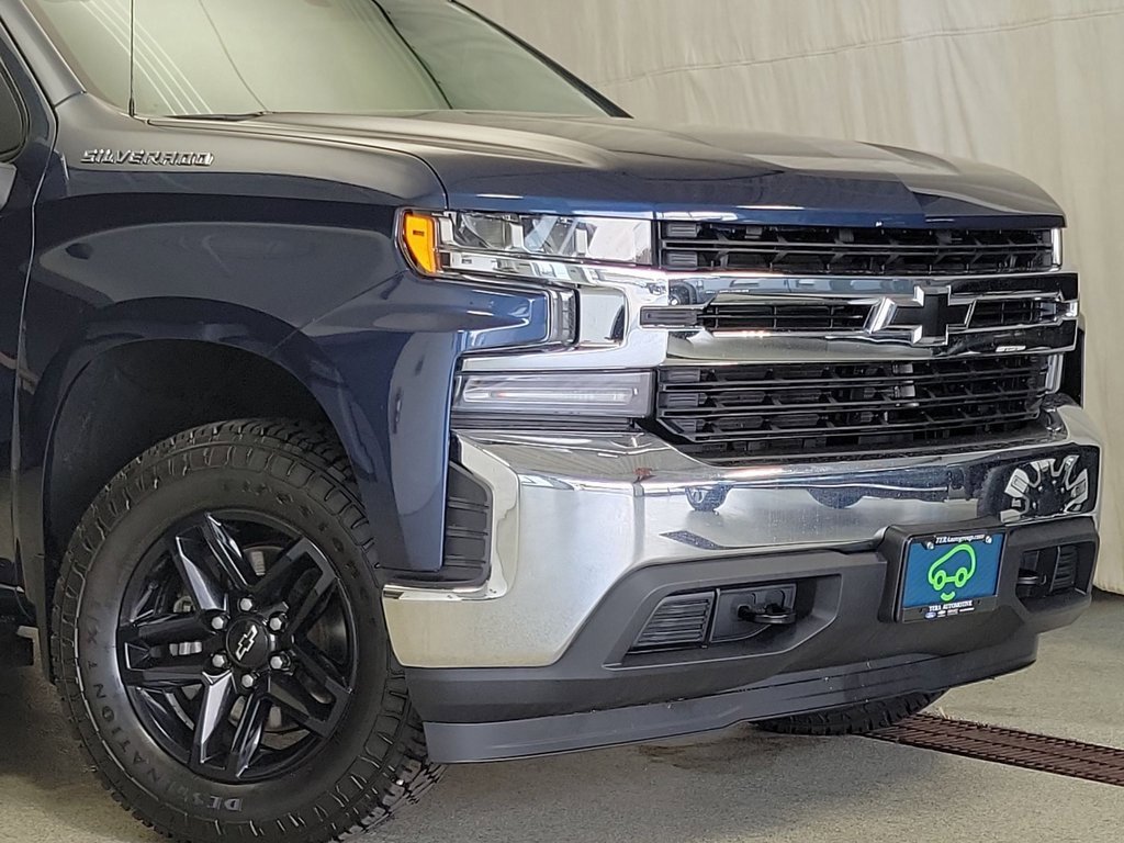 2020 Chevrolet Silverado 1500 LT photo 2