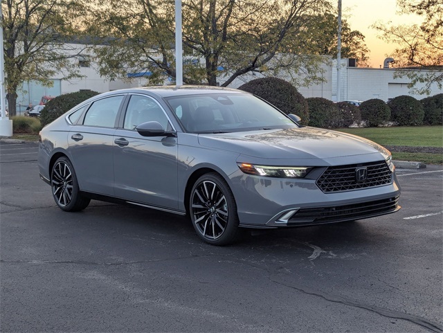 2025 Honda Accord Hybrid Touring photo 4
